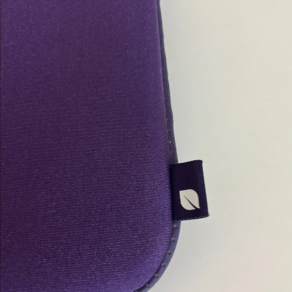 Incase Women's iPad Padded Zippered Bag in Purple